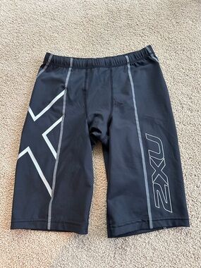 2XU compression shorts